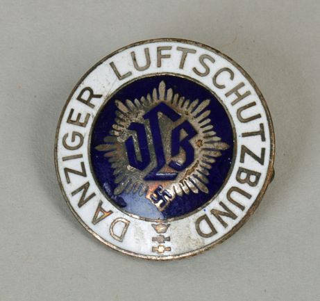 GERMAN WWII DANZIG LUFTSCHUTZ MEMBERSHIP PIN.