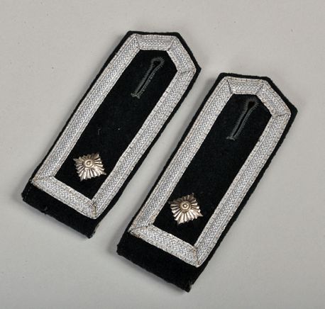 GERMAN WWII EARLY M.36 POINTED SHOULDER BOARDS.