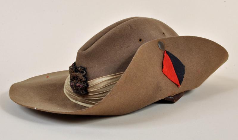 BRITISH WWII BRIGADIER’S 4TH INDIAN DIVISION SLOUCH HAT.