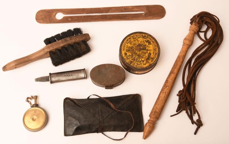 FRENCH WWII SOLDIERS PERSONAL KIT.