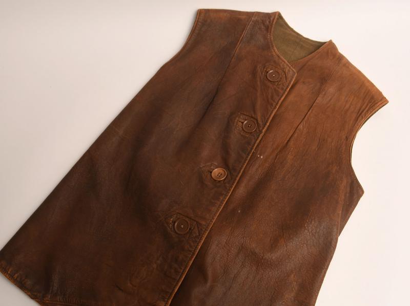 BRITISH WWII ATS LEATHER JERKIN 42 DATED.
