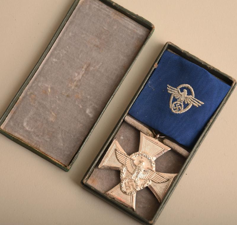 GERMAN WWII 18 YEAR POLICE LONG SERVICE MEDAL, MINT, CASED.