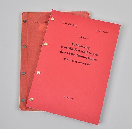GERMAN THIRD REICH FALLSCHIRMJAGER 'DROP CANISTER' TECHNICAL MANUAL.