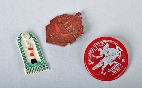 GERMAN WWII TINNY GROUPING.