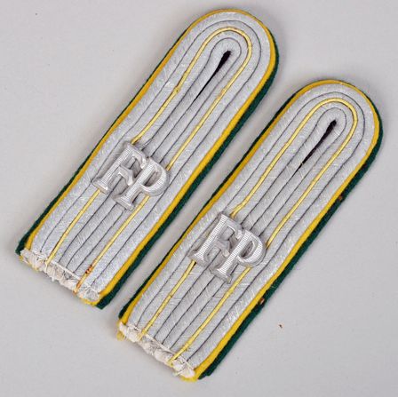 GERMAN WWII ARMY FIELD POST SECRETARYS SHOULDER BOARDS.