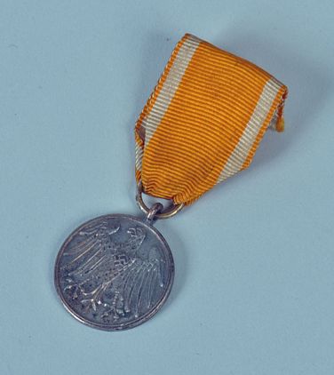 GERMAN WWII LIFE SAVING MEDAL.