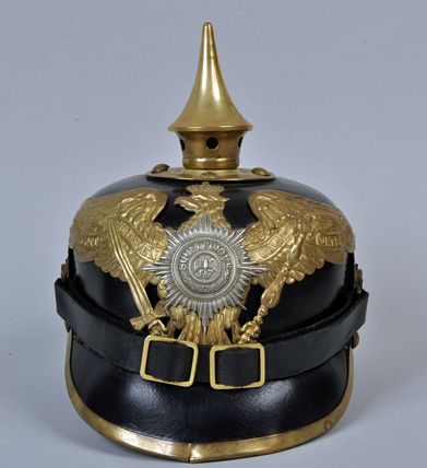 GERMAN WWI IMPERIAL GERMAN GUARD PICKELHAUBE.