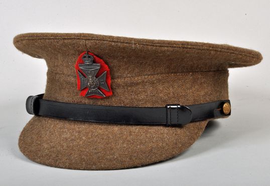 BRITISH WWII 1922 STIFF TOP VISOR CAP.