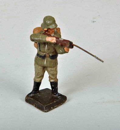 GERMAN WWII ARMY RIFLEMAN.