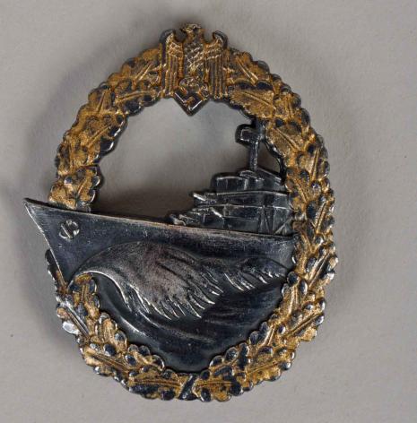 GERMAN WWII KRIEGSMARINE DESTROYER BADGE.