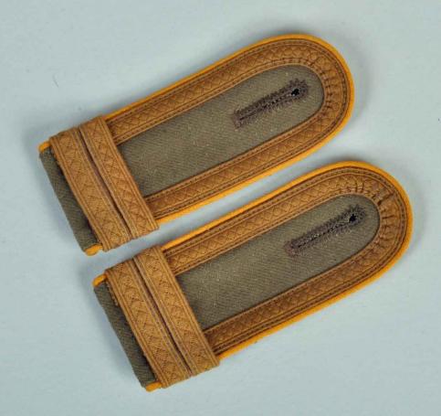 GERMAN WWII TROPICAL UNIFORM CAVALRY SHOULDER BOARDS.