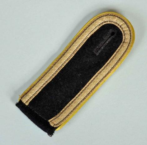 GERMAN WWII SS SCHARFURHER SHOULDER BOARD.