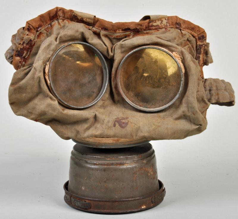 GERMAN WWI GAS MASK.