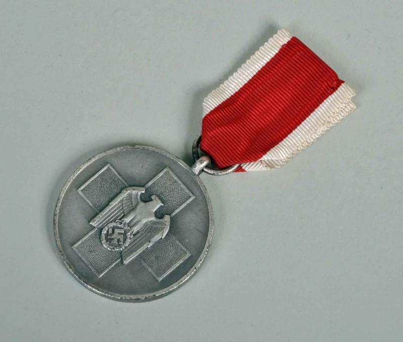 GERMAN WWII RED CROSS MEDAL.