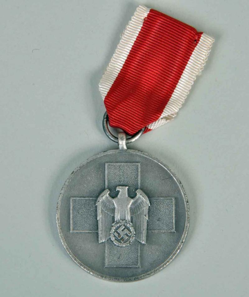GERMAN WWII RED CROSS MEDAL.