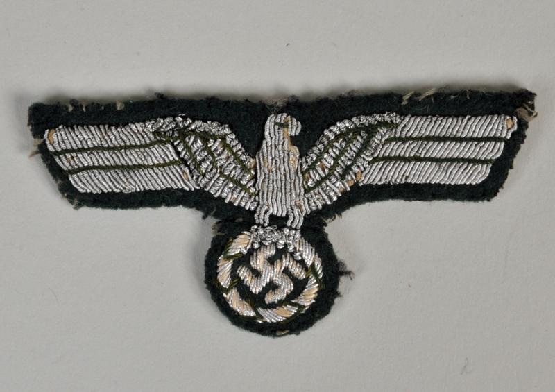 GERMAN WWII ARMY OFFICERS BREAST EAGLE.