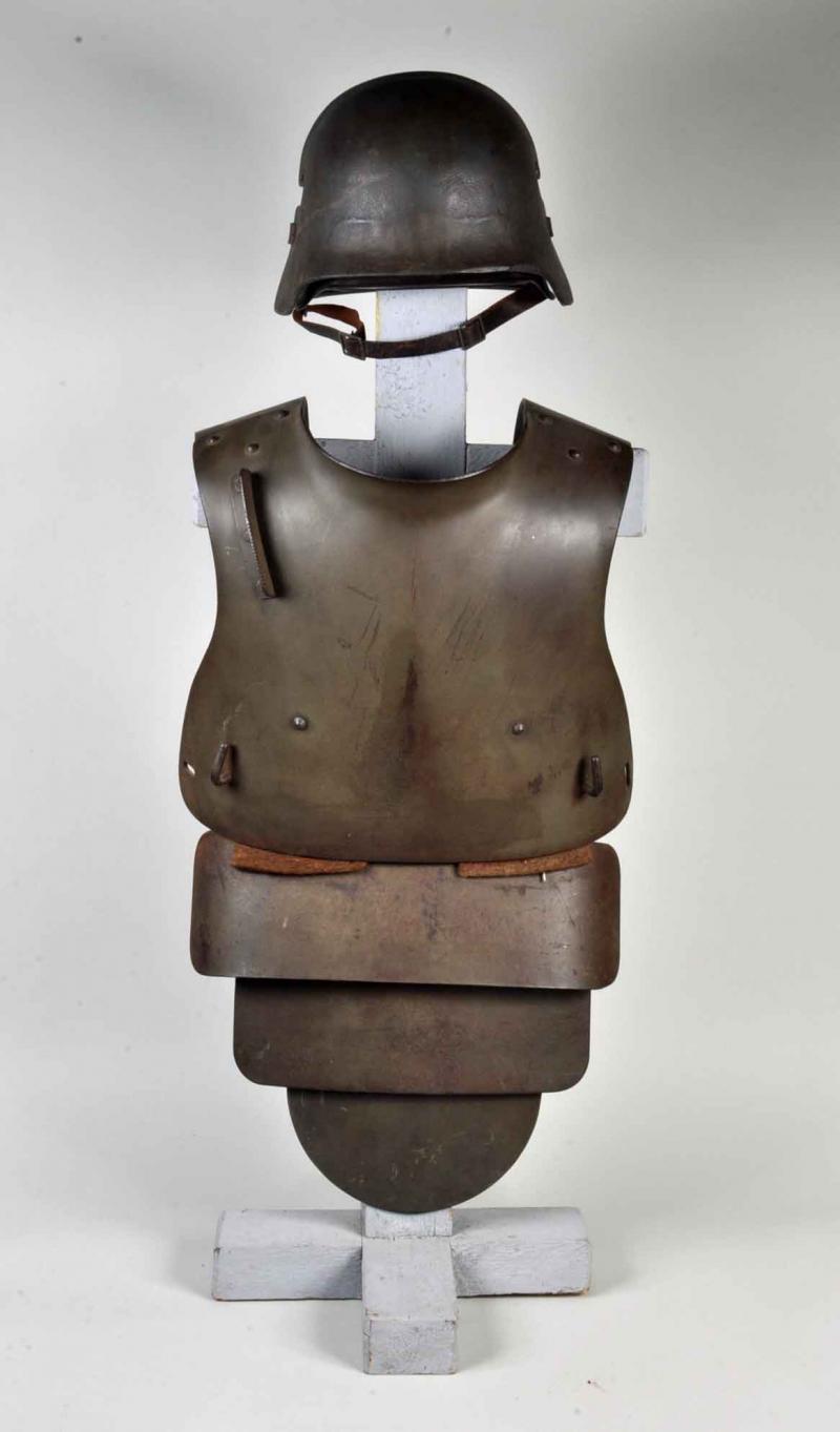 GERMAN WWI 4TH PATTERN BODY ARMOUR WITH M.17 HELMET AND ARMOURED SHIELD.