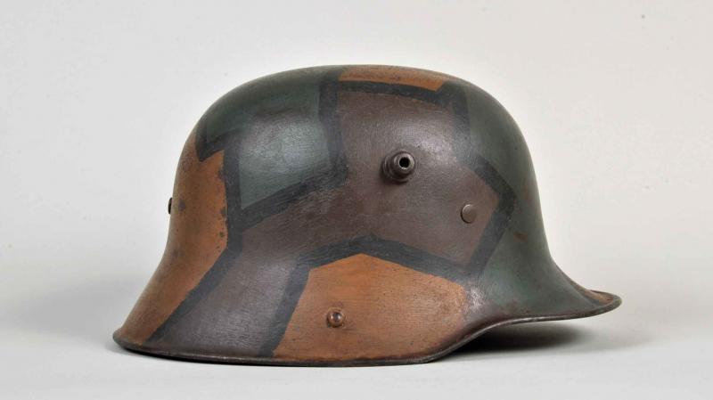 GERMAN WWI M.16 CAMOUFLAGE TRENCH HELMET.