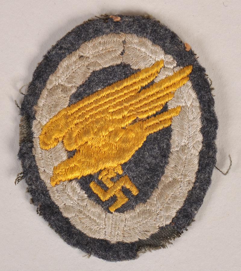 GERMAN WWII LUFTWAFFE PARATROOPER BADGE IN CLOTH.