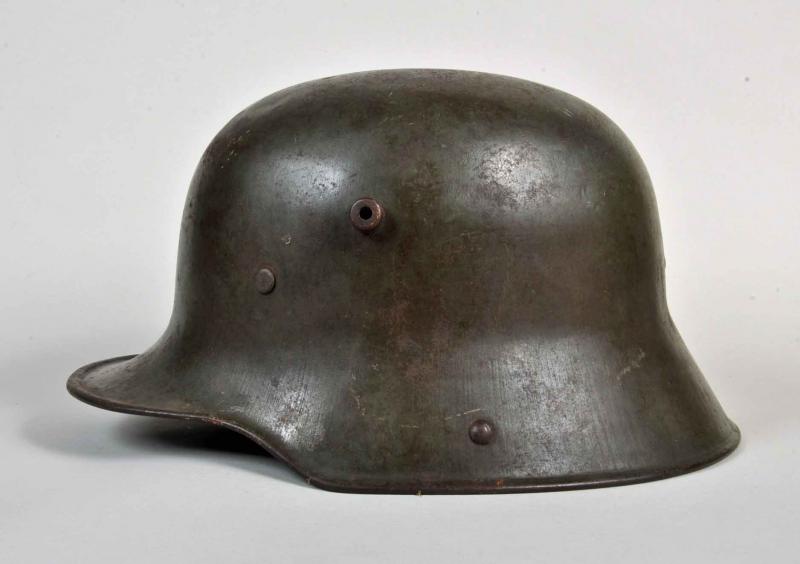 GERMAN WWI M.16 TRENCH HELMET.