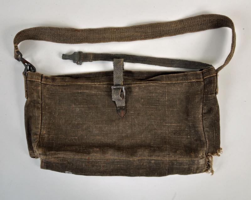 GERMAN WWII MG34/42 WEB CARRYING BAG.
