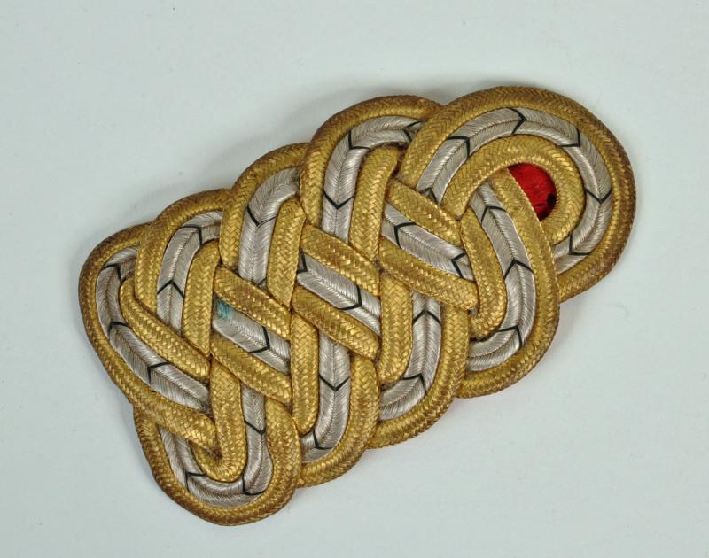 IMPERIAL GERMAN GENERAL’S SHOULDER BOARD.