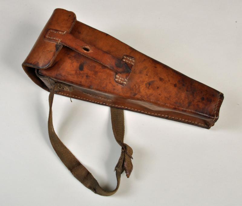 GERMAN WWII BROWN LEATHER GRENADE LAUNCHER POUCH.