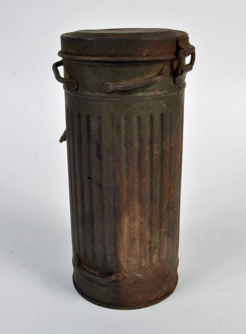 GERMAN WWII CAMOUFLAGE GAS MASK CANISTER.