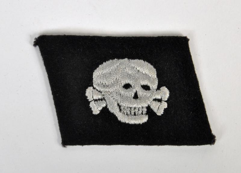 GERMAN WWII WAFFEN SS TOTENKOPF COLLAR PATCH.