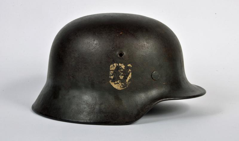 GERMAN WWII SS SINGLE DECAL M40 HELMET.