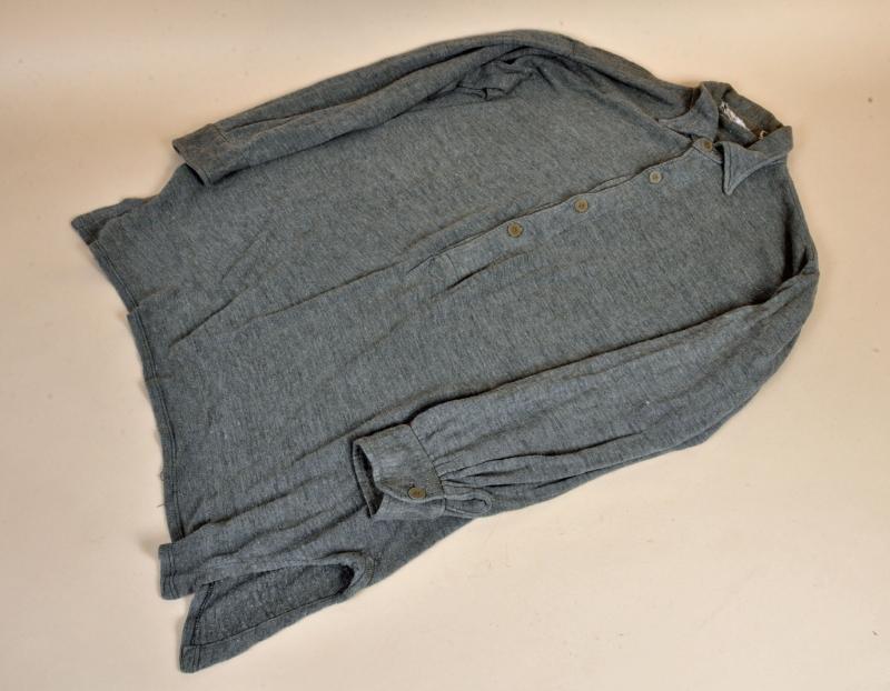 GERMAN WWII ISSUE GREY SHIRT.