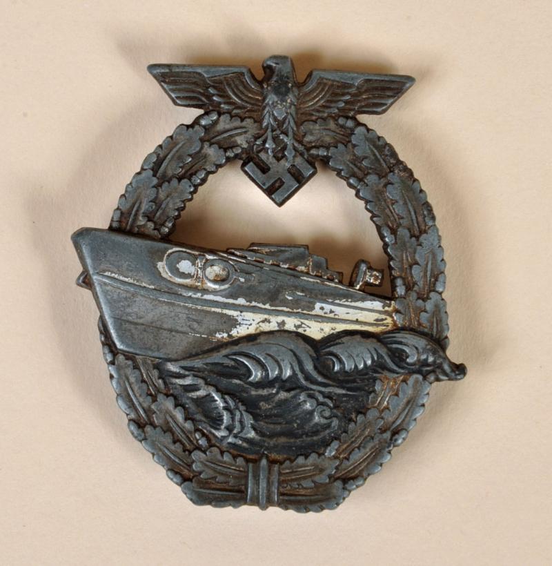 GERMAN WWII KRIEGSMARINE 2ND PATTERN E BOAT BADGE.