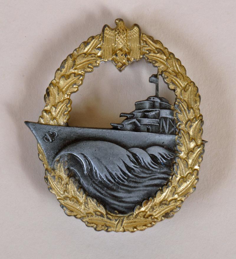 GERMAN WWII KRIEGSMARINE DESTROYER BADGE.