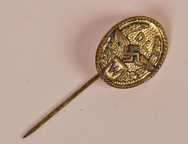 GERMAN WWII DLV MEMBERSHIP PIN.