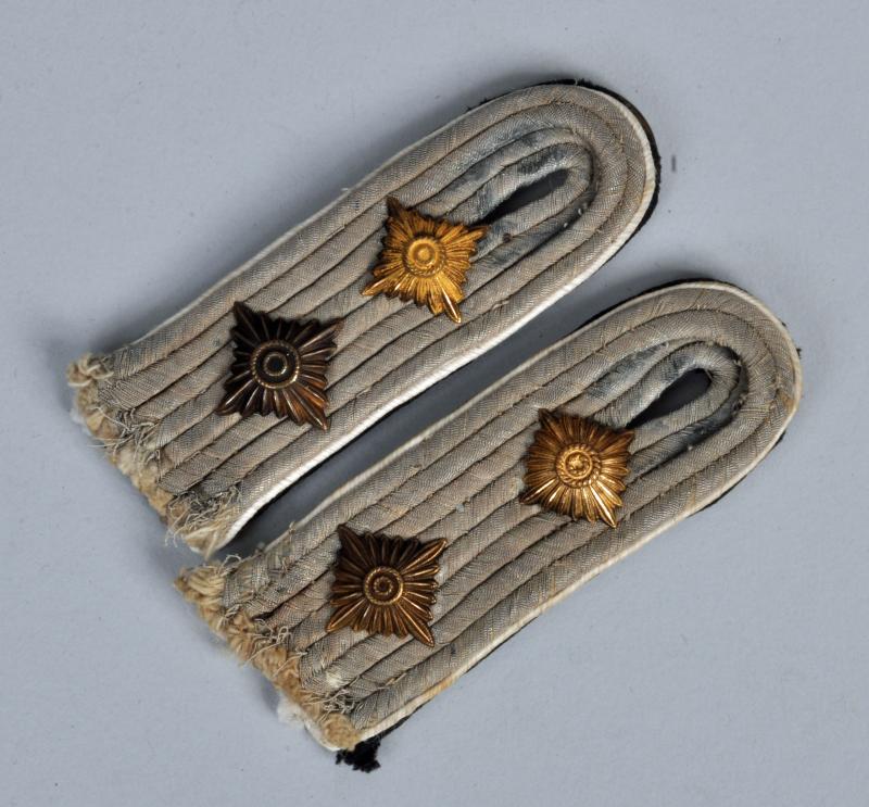 GERMAN WWII WAFFEN SS INFANTRY OFFICERS SHOULDER BOARDS.