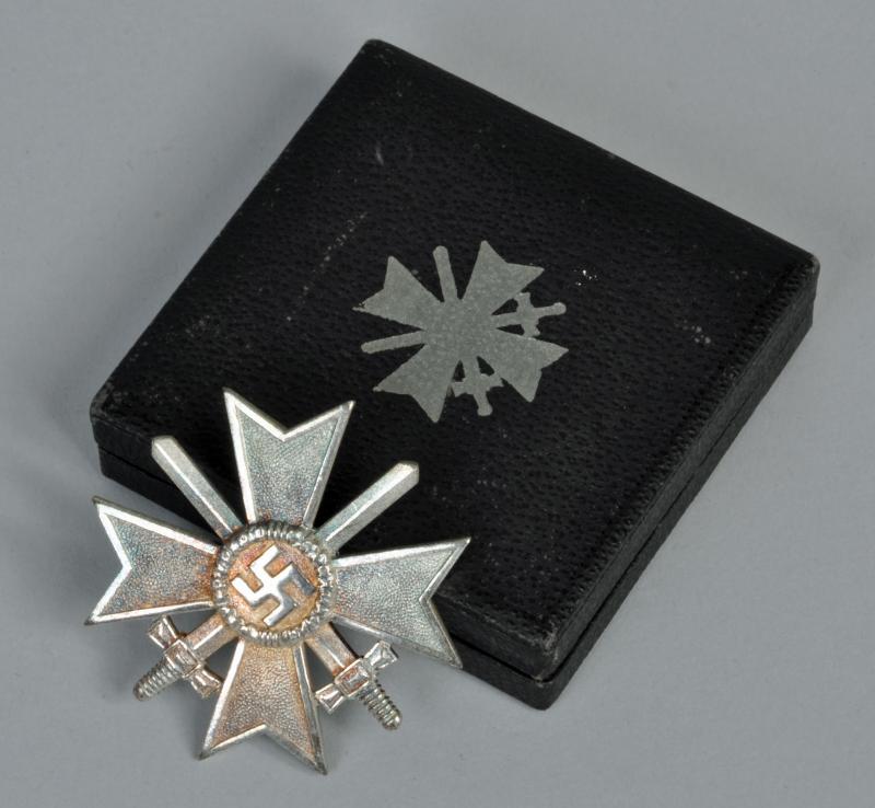 GERMAN WWII WAR SERVICE CROSS 1ST CLASS WITH SWORDS, CASED.