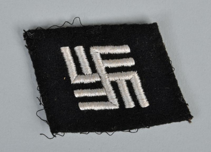 GERMAN WWII SS TEMPORARY CAMP GUARD COLLAR PATCH.