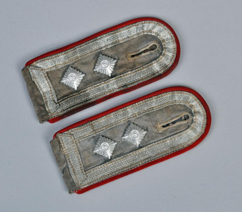 GERMAN WWII LUFTWAFFE SENIOR NCO SHIRT EPAULETTES.