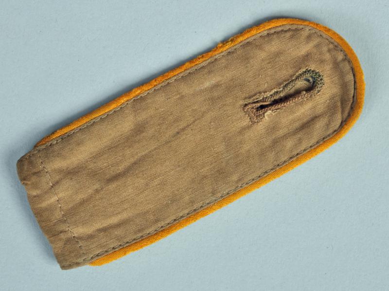 GERMAN WWII LUFTWAFFE FLIGHT SHIRTING MATERIAL SHOULDER BOARD.