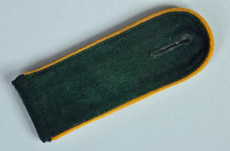 GERMAN WWII CAVALRY M.36 SLIP-ON SHOULDER BOARD.
