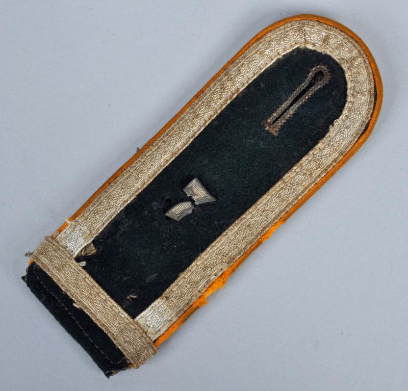 GERMAN WWII CAVALRY M.36 NCO SHOULDER BOARD.