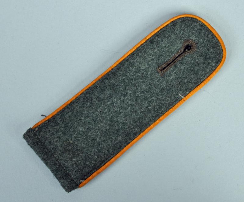 GERMAN WWII CAVALRY ENLISTED MANS GREATCOAT SHOULDER BOARD.
