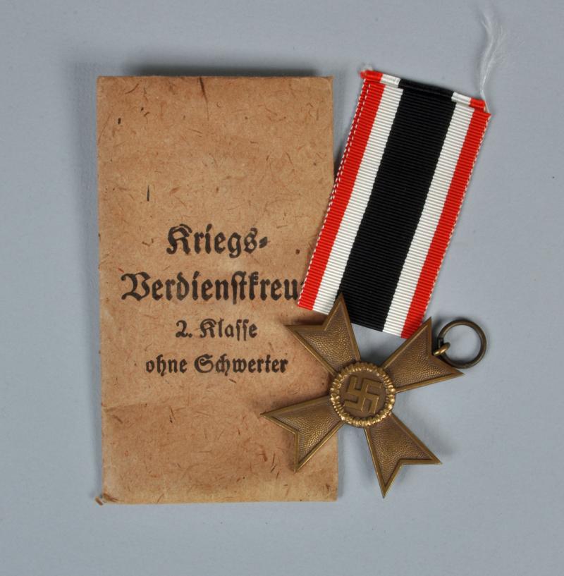 GERMAN WWII WAR SERVICE CROSS 2ND CLASS WITHOUT SWORDS IN ORIGINAL PACKET.