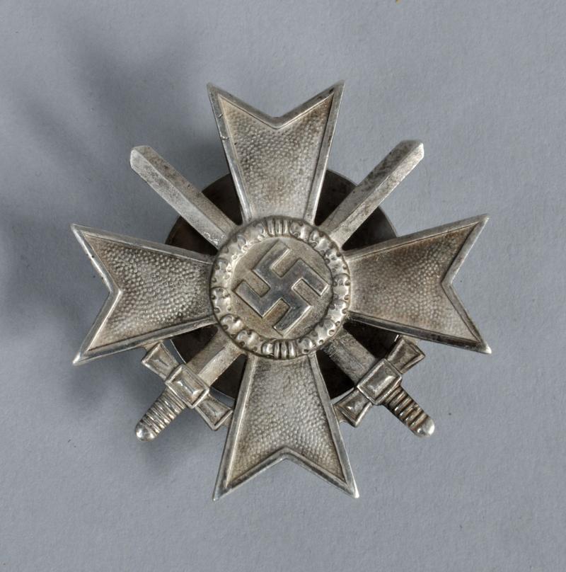 GERMAN WWII WAR SERVICE CROSS 1ST CLASS WITH SWORDS, DISC BACK.