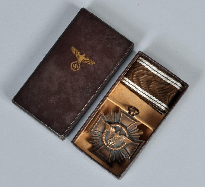 GERMAN WWII NSDAP 10 YEAR LONG SERVICE MEDAL IN ITS ORIGINAL CASE.
