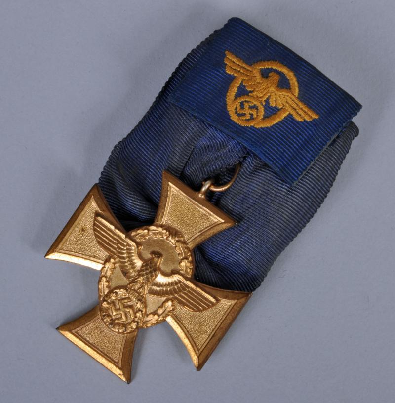 GERMAN WWII POLICE 25 YEAR LONG SERVICE MEDAL.
