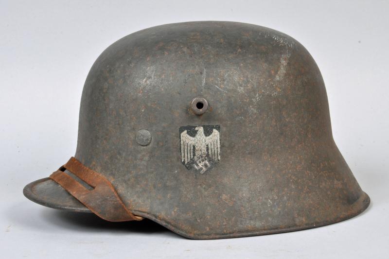 GERMAN WWII M.16 TRANSITIONAL HELMET.