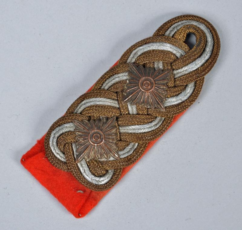 GERMAN WWII ARMY GENERAL'S SHOULDER BOARD.