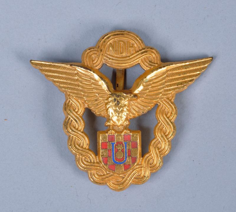 GERMAN WWII CROATION PILOTS BADGE IN GOLD.