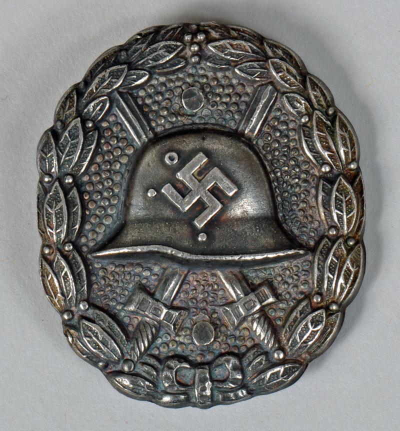 GERMAN WWII WOUND BADGE IN SILVER WITH UNUSUAL PIN SYSTEM.